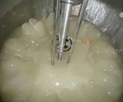 傳統(tǒng)分散往往需要高剪切分散機(jī)輔助混合 傳統(tǒng)分散往往需要高剪切分散機(jī)輔助混合